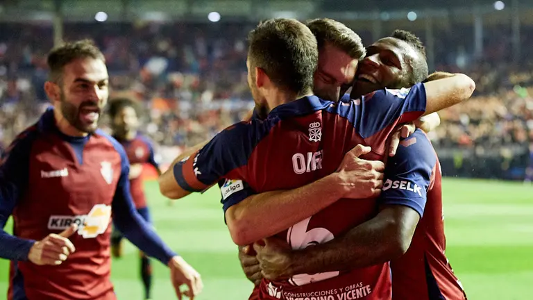 Partido de La Liga Santander entre Osasuna y Valencia disputado en El Sadar. IÑIGO ALZUGARAY