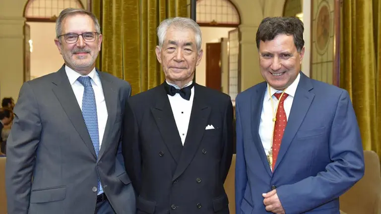 De izquierda a derecha, Salvador Martín-Algarra, Tasuku Honjo e Ignacio Melero CEDIDA