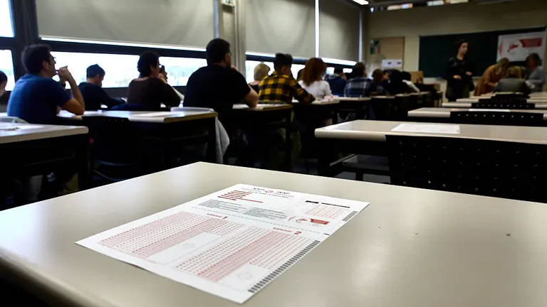 Oposiciones en la UPNA para 136 plazas de auxiliar administrativo del Gobierno de Navarra. IÑIGO ALZUGARAY