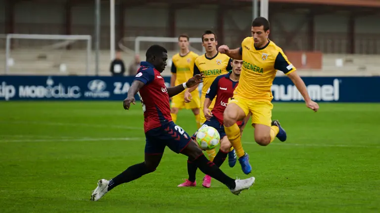 Osasuna Promesas se enfrenta al Izarra de Estella en las instalaciones de Tajonar. PABLO LASAOSA 8