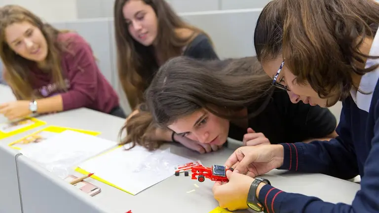 Taller para fomentar el interés por la ingeniería desarrollado por la Universidad de Navarra CEDIDA