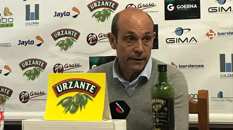 José Mari Lumbreras en rueda de prensa en el estadio Ciudad de Tudela. @CDTudelano.