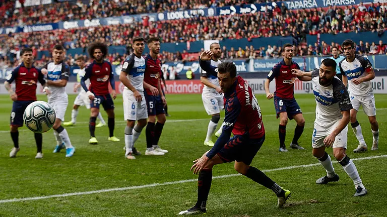 Partido de La Liga Santander entre Osasuna y Alavés disputado en El Sadar. IÑIGO ALZUGARAY