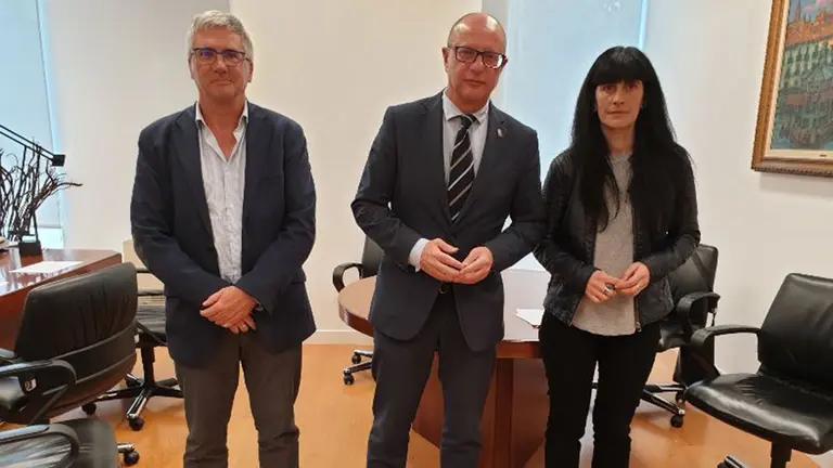 Gil Sevillano, Carlos Gimeno y Alizia Iribarren, coordinadora de AEK GOBIERNO DE NAVARRA