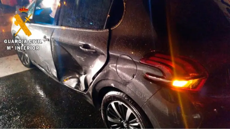 Accidente en la ronda de Pamplona que se ha saldado con dos personas heridas de carácter leve. GUARDIA CIVIL