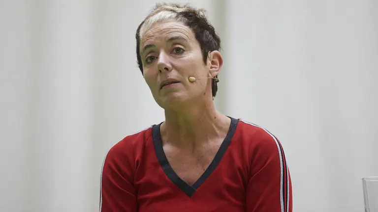 El coordinador general de EH Bildu, Arnaldo Otegi, y la cabeza de lista al Congreso por Navarra, Bel Pozueta, participan en un acto en la Universidad P&uacute;blica de Navarra. I&Ntilde;IGO ALZUGARAY