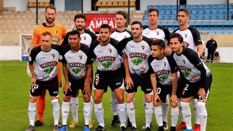 Equipo titular del CD Tudelano en la capital ribera. @SDLeioa.