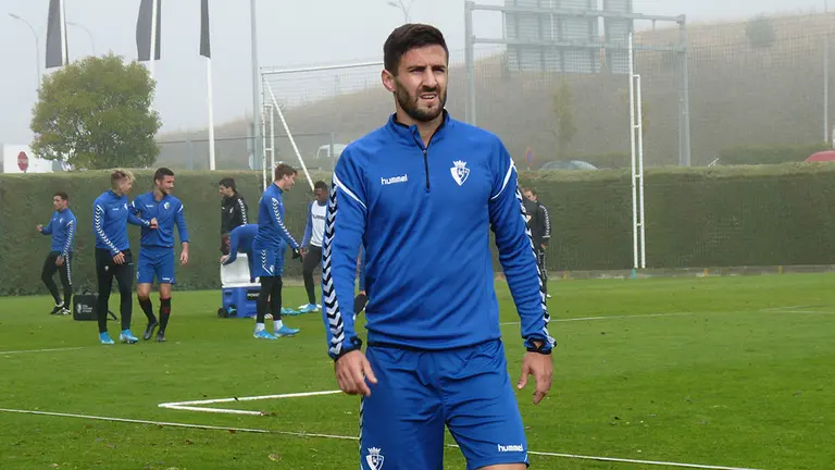 El jugador de Osasuna Raúl Navas en Tajonar. Navarra.com