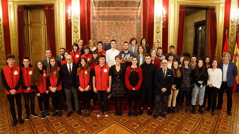La presidenta Chivite recibe a los estudiantes navarros premiados en un concurso del MIT. GOBIERNO DE NAVARRA