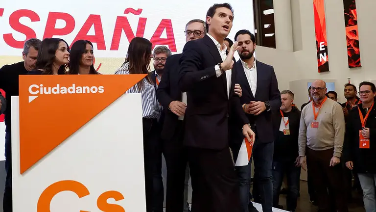 El líder de Ciudadanos, Albert Rivera, durante la valoración electoral del partido celebrada esta noche en Madrid. Rivera ha propuesto la convocatoria de un congreso extraordinario tras asumir los malos resultados del partido en las elecciones. EFE/Mariscal