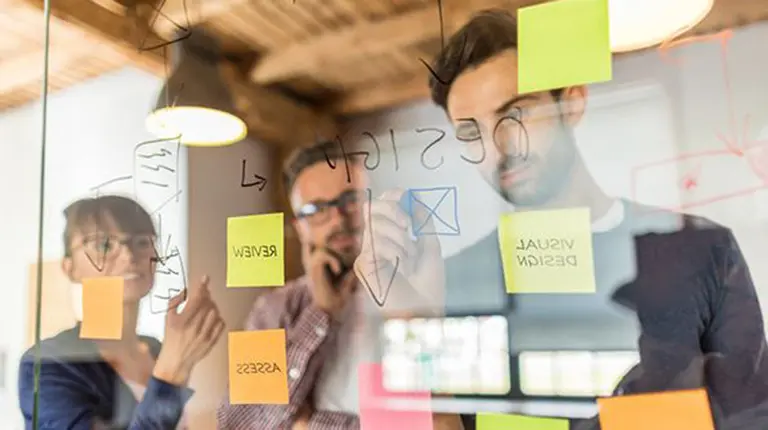 Trabajadores de una start-up en la que prevalece la innovación ARCHIVO