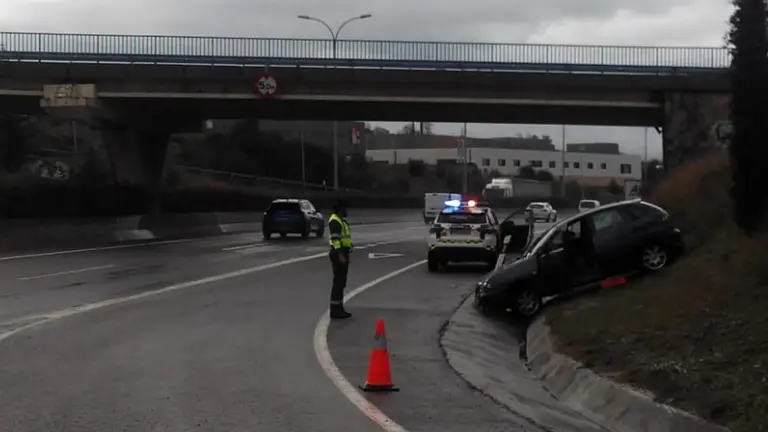 Herida leve en una colisión entre tres vehículos en la PA 34 en Aizoain GUARDIA CIVIL