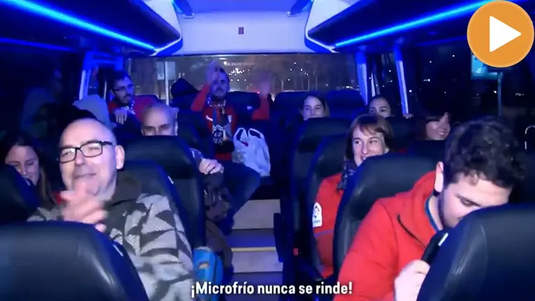 Imagen del reportaje de 'El Día Después' al viaje de trece aficionados rojillos (player)