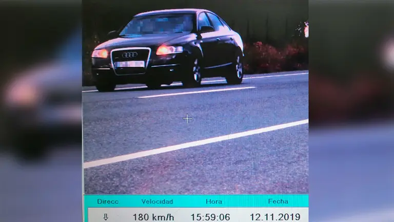 Sorprenden a un vecino de Huarte conduciendo a 180 km por hora en Olite. POLICÍA FORAL