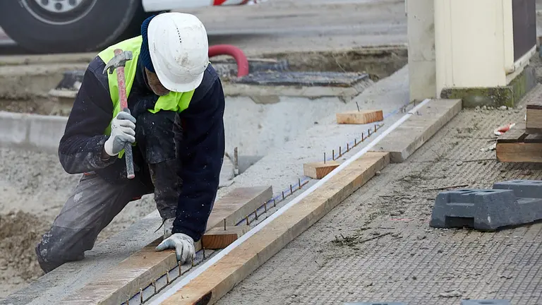 Montaje de un nuevo establecimiento de Burger King en Ardoi (Zizur) mediante un sistema de construcción modular industrializada con 14 módulos ya prefabricados. IÑIGO ALZUGARAY