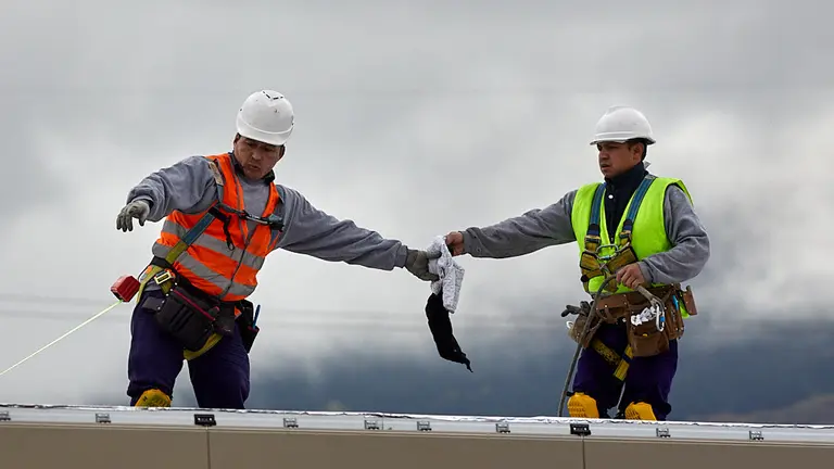 Montaje de un nuevo establecimiento de Burger King en Ardoi (Zizur) mediante un sistema de construcción modular industrializada con 14 módulos ya prefabricados. IÑIGO ALZUGARAY