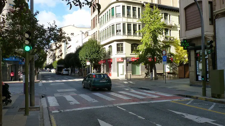 Paso de cebra en el paseo de la Inmaculada en Estella