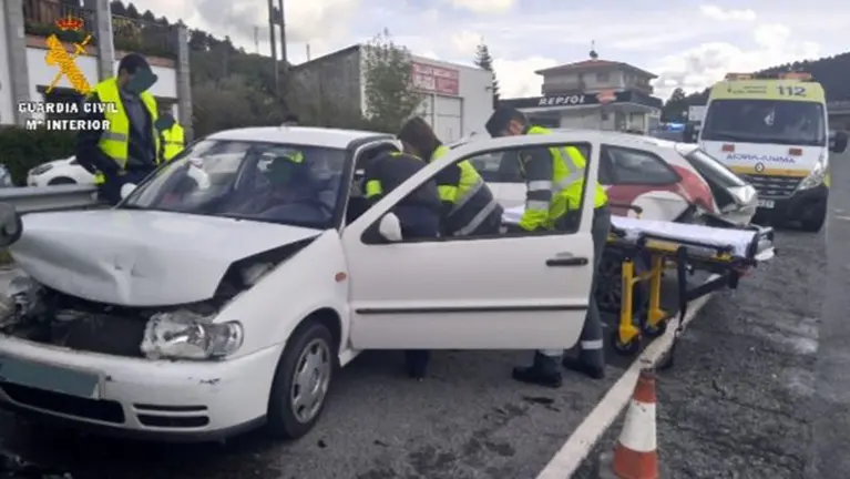 Dos personas heridas en un accidente múltiple en la N-240-A, en el término municipal de Iza GUARDIA CIVIL