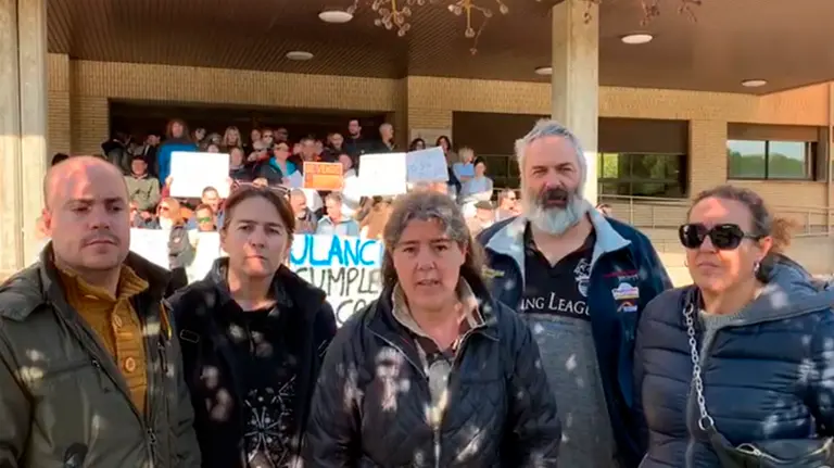 Concentración en Tudela de trabajadores del transporte sanitario