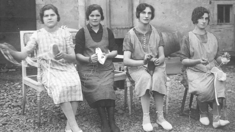 Alpargateras del valle del Roncal, conocidas como Golondrinas CEDIDA