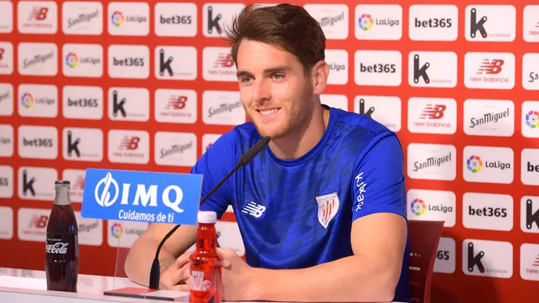 Ibai Gómez durante una rueda de prensa TWITTER ATHLETIC