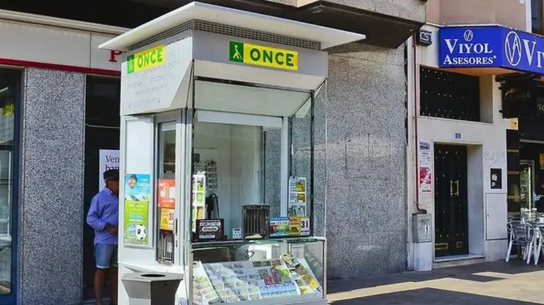 Un puesto de venta de la ONCE. EFE