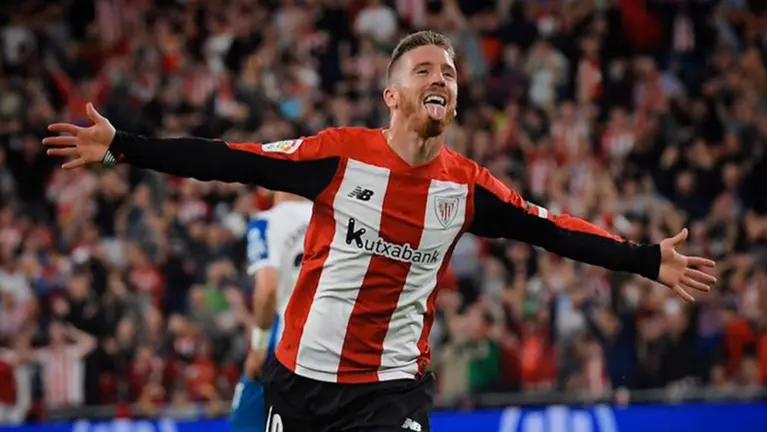 El navarro Iker Munián celebra un gol del Athletic. @IkerMuniain10.