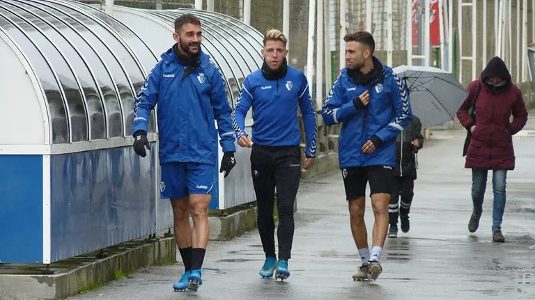 Los jugadores de Osasuna Adrián López, Brandon Thomas y Rober Ibáñez en Tajonar. Navarra.com
