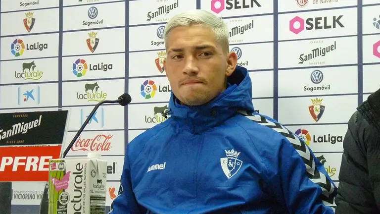 El jugador de Osasuna Chimy Ávila en rueda de prensa en las instalaciones de Tajonar. Navarra.com