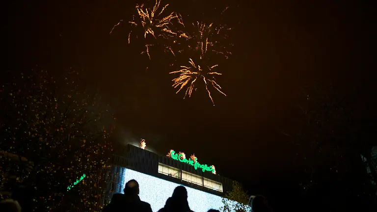 El Corte Inglés de Pamplona enciende sus tradicionales luces de Navidad en Pamplona. PABLO LASAOSA