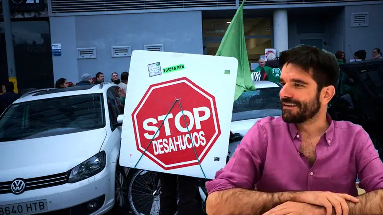 La PAH intenta paralizar un desahucio en el barrio del Soto de Lezkairu en Pamplona. PABLO LASAOSA