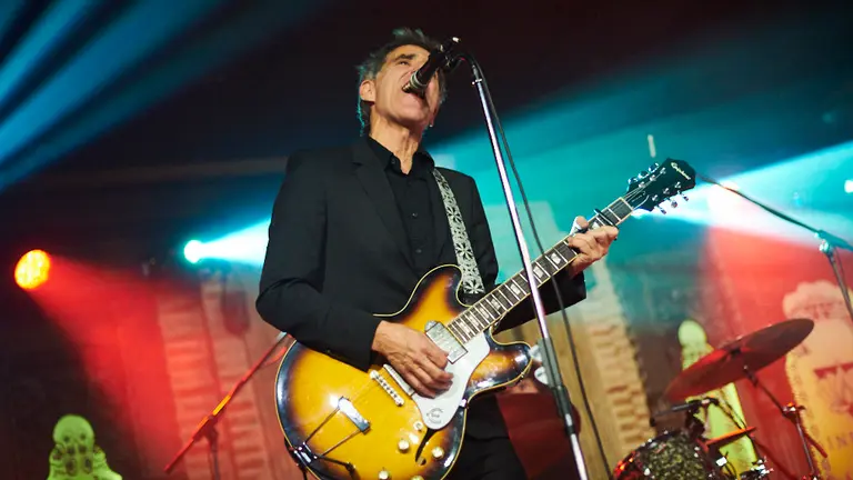 Concierto de Mikel Erentxun teloneado por en cantautor navarro, Gussy, en la sala Indara de Pamplona. PABLO LASAOSA