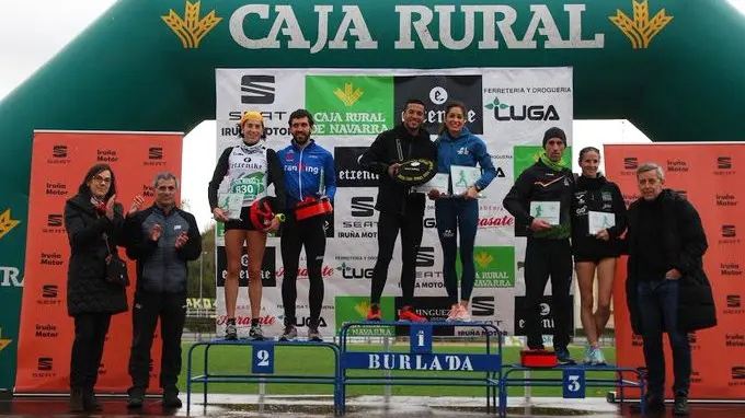 Podium del a carrera popular Hiru Herri en Burlada 2019. @HIRUHERRI.
