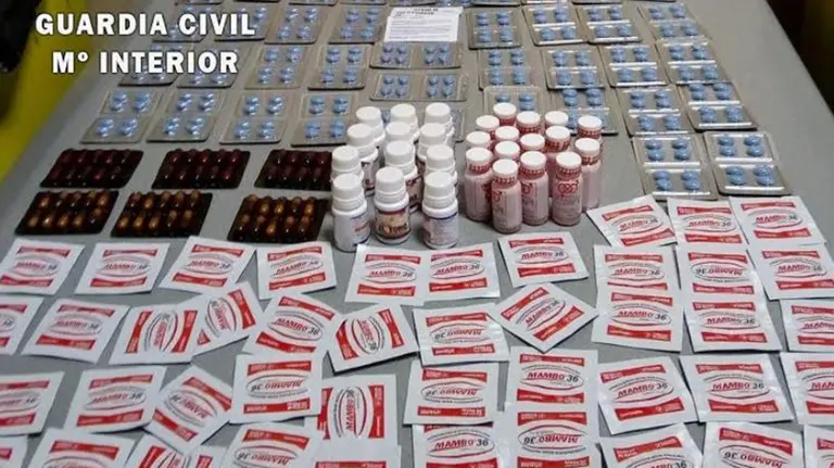 Incautados 60 kilos de alimentos y antibióticos en el aeropuerto de Pamplona GUARDIA CIVIL