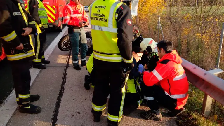 Servicios de emergencia atienden a dos personas en un accidente ocurrido en Orcoyen. BOMBEROS DE NAVARRA