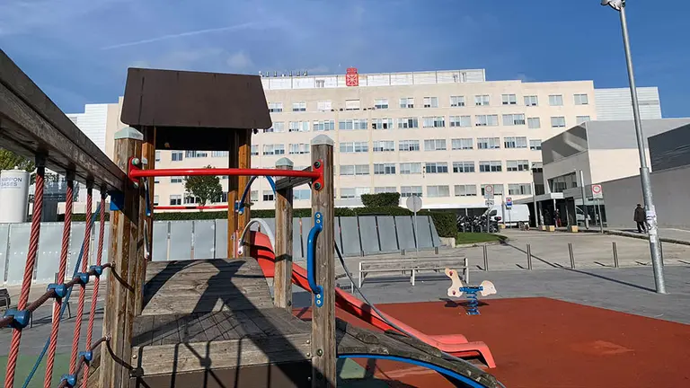 Vista del antiguo Hospital Virgen del Camino de Pamplona, actual maternidad del Complejo Hospitalario de Navarra. 