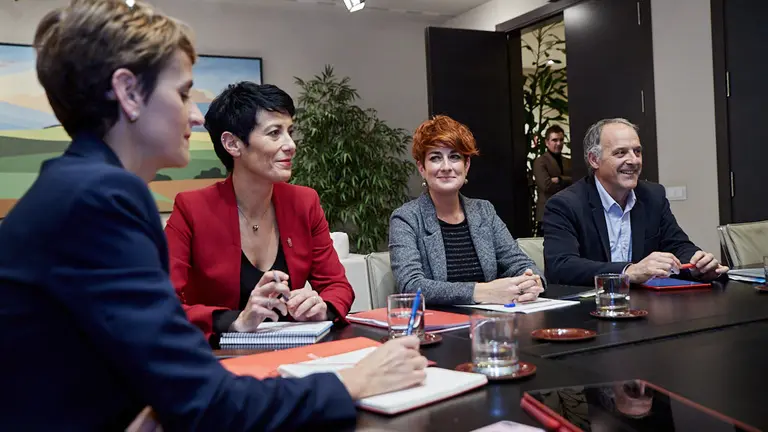 Los representantes de EH Bildu, Adolfo Araiz y Barkartxo Rui,  se reúnen con María Chivite y Elma Saiz para hablar sobre los Presupuestos de Navarra de 2020. IÑIGO ALZUGARAY