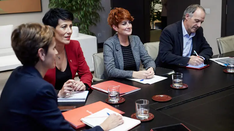 Los representantes de EH Bildu, Adolfo Araiz y Barkartxo Rui,  se reúnen con María Chivite y Elma Saiz para hablar sobre los Presupuestos de Navarra de 2020. IÑIGO ALZUGARAY