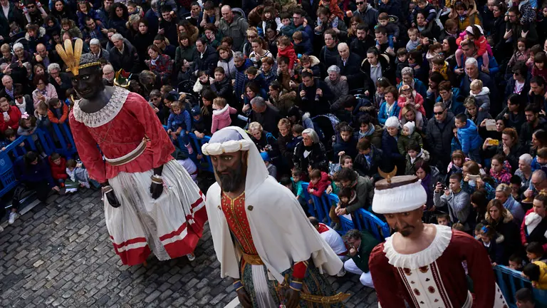 Festividad de San Saturnino, patrón de Pamplona, con procesión, Gigantes y Cabezudos y dantzaris en 2019. PABLO LASAOSA