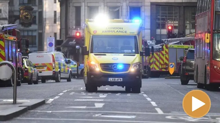 Una ambulancia tras el ataque en Londres EFE player