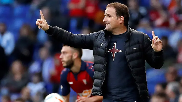 El entrenador de Osasuna, Jagoba Arrasate, durante el partido contra el Español en el RCDE Stadium de Cornellá