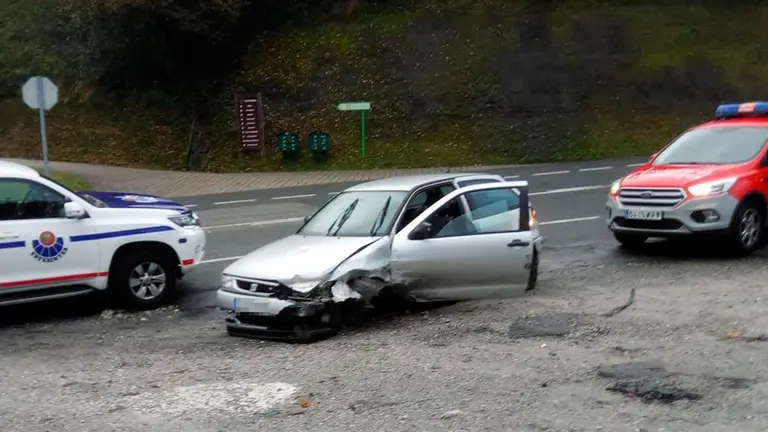 Estado en el que ha quedado el coche que conducía el joven de 25 años. POLICÍA FORAL