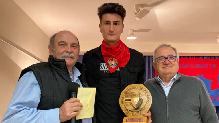 Luis Perea ha recibido un reconocimiento en Monteagudo. CA Osasuna.