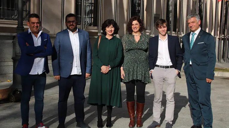 De izquierda a derecha, Carles Mulet (Compromís),Vicenç Vidal (Més per Mallorca), Pilar González (Adelante Andalucía), Sara Vilà (Catalunya en Comú Podem), Eduardo Fernández (Más Madrid) y Koldo Martínez (Geroa Bai). 