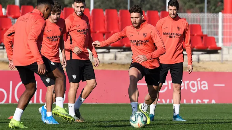 Entrenamiento del conjunto andaluz en su ciudad deportiva. @SevillaFC.