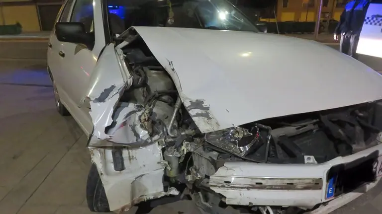 Coche accidentado en Tudela conducido por una mujer con positivo en alcohol POLICÍA MUNICIPAL DE TUDELA