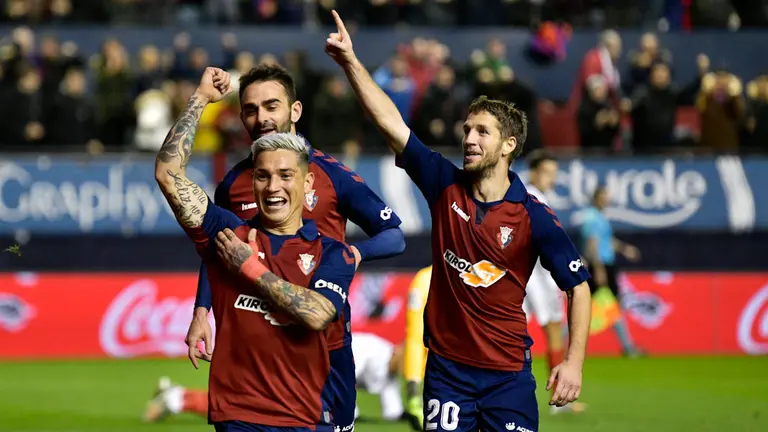 Osasuna se enfrenta al Sevilla en el Sadar de Pamplona. PABLO LASAOSA
