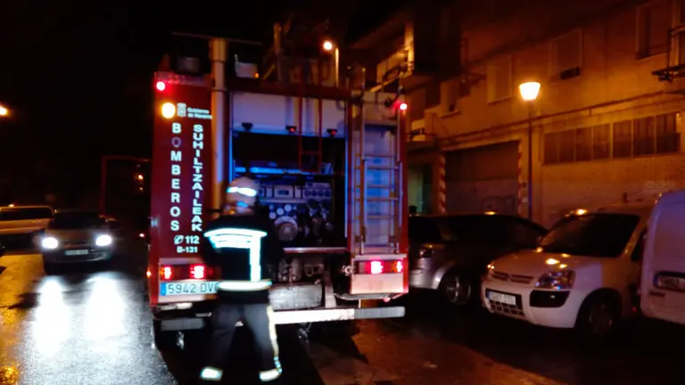 Los bomberos acuden a un incendio producido en el interior de una vivienda de Irurzun. BOMBEROS DE NAVARRA