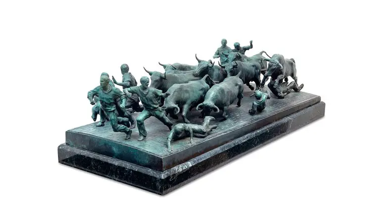 Recreación en miniatura de la escultura de El encierro colocado en la calle Roncesvalles de Pamplona. GOBIERNO DE NAVARRA