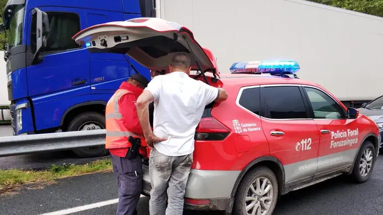 Intervenci&oacute;n tras la pelea entre dos camioneros en Legasa, que acab&oacute; con la agresi&oacute;n de uno de ellos con una silla POLIC&Iacute;A FORAL